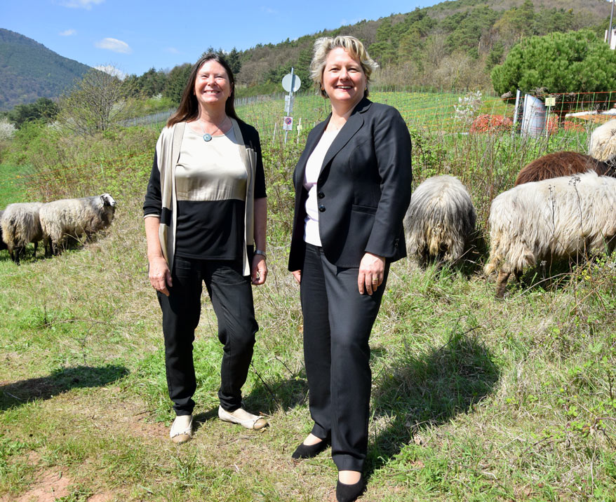 Umweltministerin Ulrike Höfen mit Bundesumweltministerin Svenja Schulze in Sankt Martin